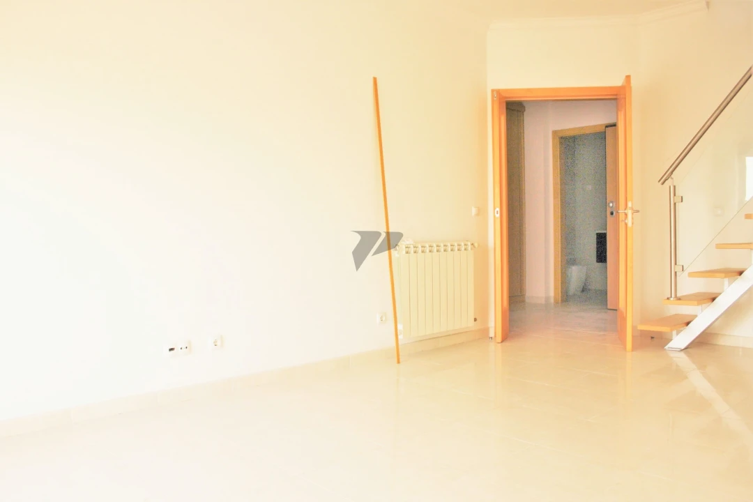 Apartamento T4 para Venda em Laranjeiro e Feijó Foto 1