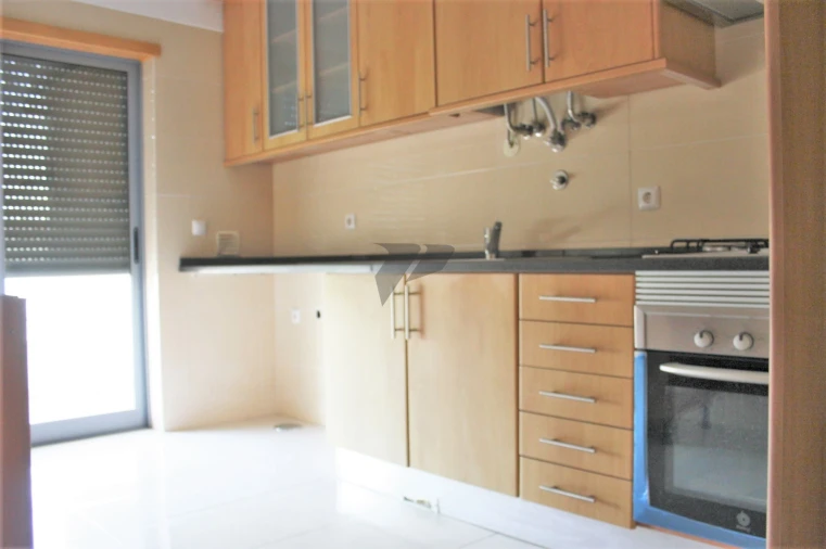 Apartamento T4 para Venda em Laranjeiro e Feijó Foto 4
