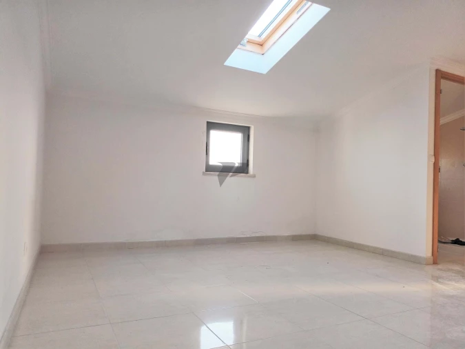 Apartamento T4 para Venda em Laranjeiro e Feijó Foto 14