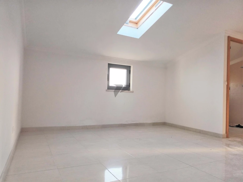 Apartamento T4 para Venda em Laranjeiro e Feijó Foto 14