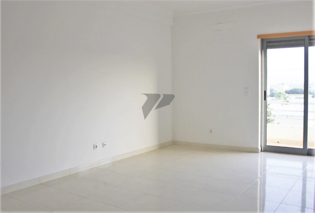 Apartamento T4 para Venda em Laranjeiro e Feijó Foto 2