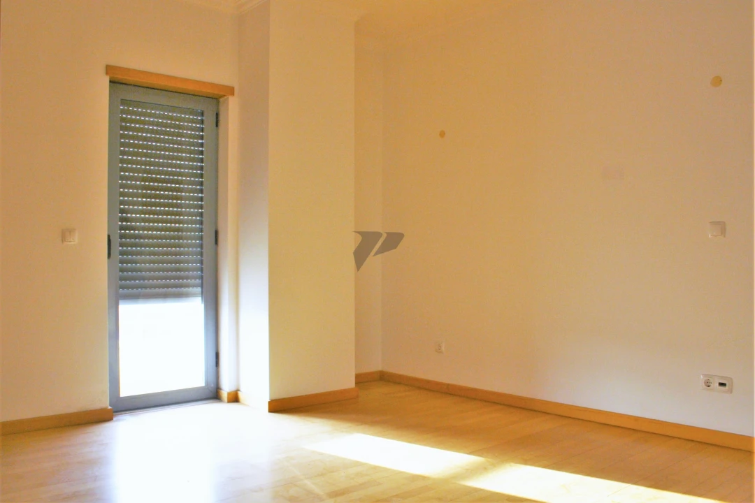 Apartamento T4 para Venda em Laranjeiro e Feijó Foto 8