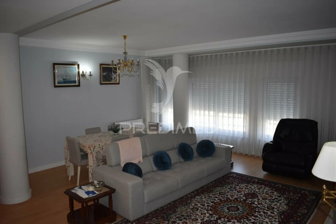 Apartamento T4 para Venda em Mafamude e Vilar do Paraíso Foto 11