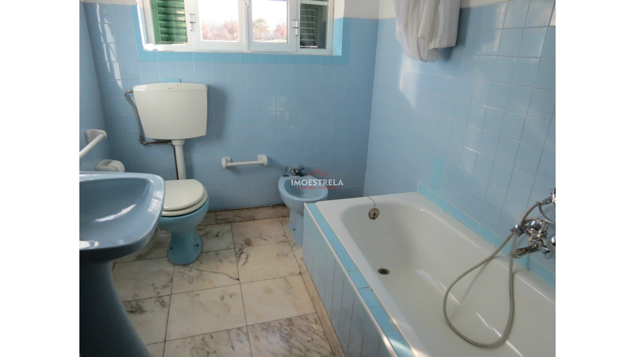 Quinta T8 para Venda em Moimenta da Serra e Vinhó Foto 5