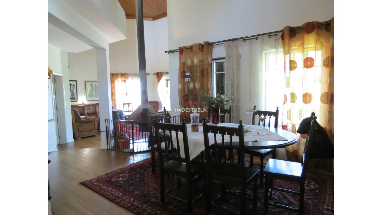 Moradia T6 para Venda em Seia, São Romão e Lapa dos Dinheiros Foto 2