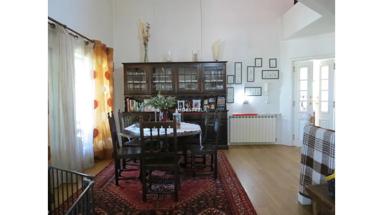 Moradia T6 para Venda em Seia, São Romão e Lapa dos Dinheiros Foto 3