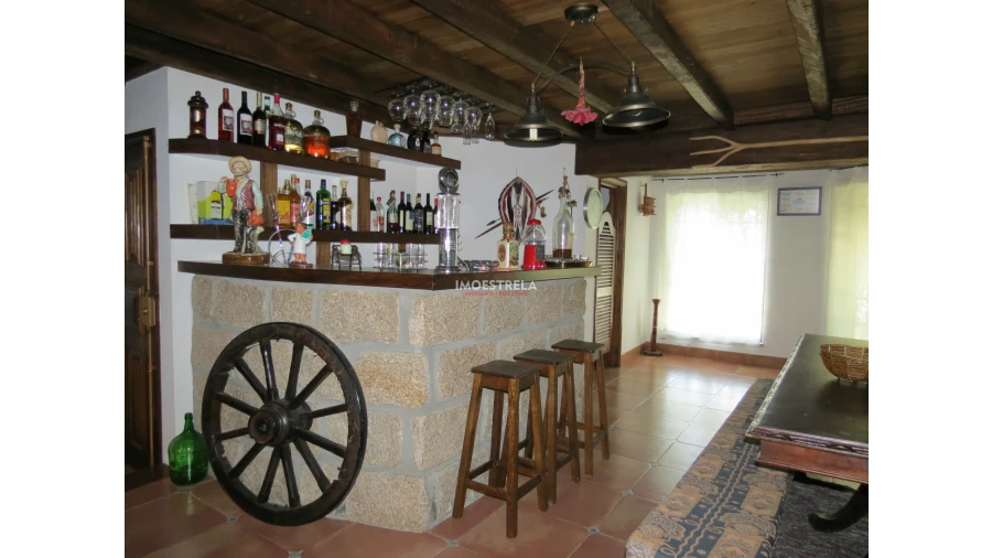 Moradia T6 para Venda em Seia, São Romão e Lapa dos Dinheiros Foto 13