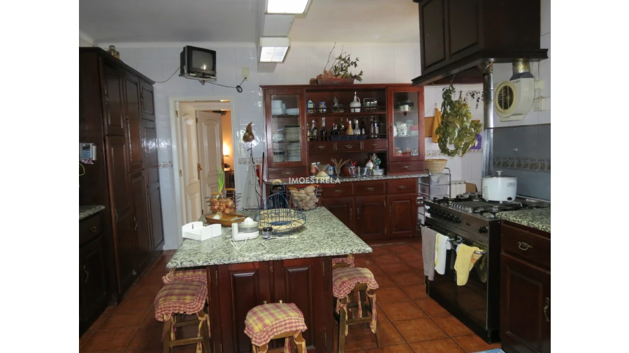 Moradia T6 para Venda em Seia, São Romão e Lapa dos Dinheiros Foto 4