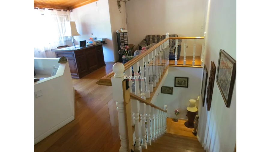 Moradia T6 para Venda em Seia, São Romão e Lapa dos Dinheiros Foto 6