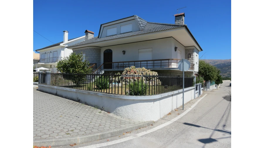 Moradia T5 para Venda em Santa Comba Foto 2