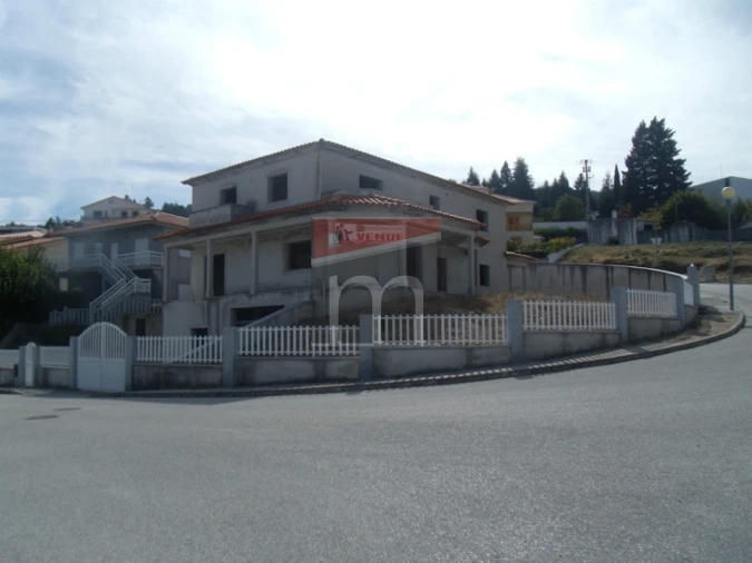 Moradia T4 para Venda em Gouveia (São Pedro e São Julião) Foto 13