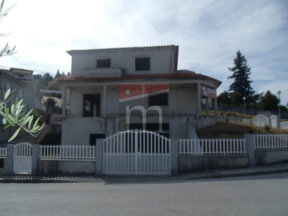 Moradia T4 para Venda em Gouveia (São Pedro e São Julião) Foto 11