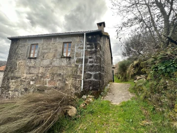 Moradia T3 para Venda em Castro Laboreiro e Lamas de Mouro