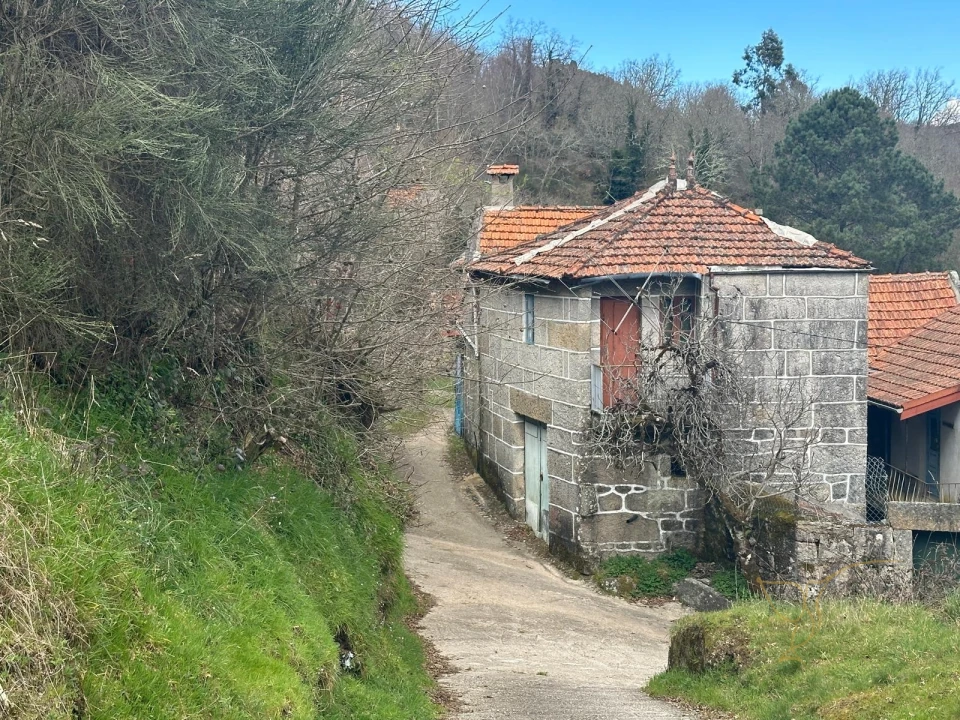 Moradia T3 para Venda em Castro Laboreiro e Lamas de Mouro Foto 1