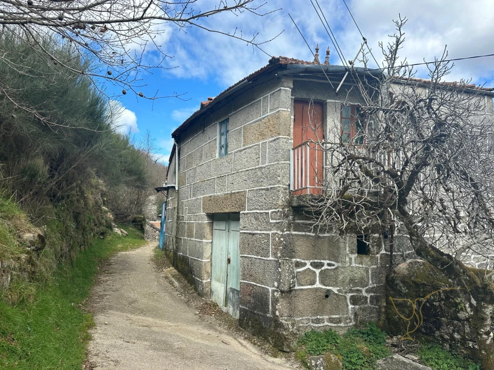 Moradia T3 para Venda em Castro Laboreiro e Lamas de Mouro Foto 2