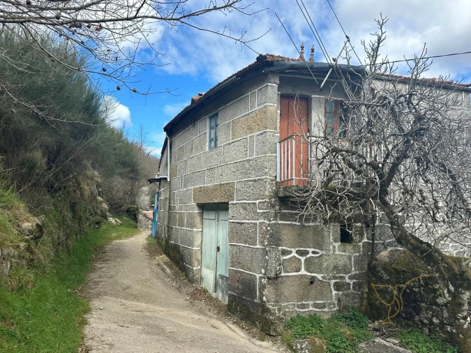 Moradia T3 para Venda em Castro Laboreiro e Lamas de Mouro Foto 2