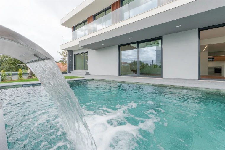 Moradia T5 para Venda em Alcabideche Foto 1