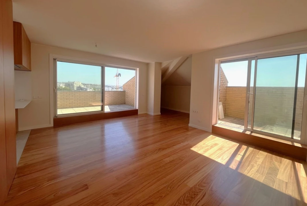 Apartamento T2 para Arrendamento em Aldoar, Foz do Douro e Nevogilde Foto 3