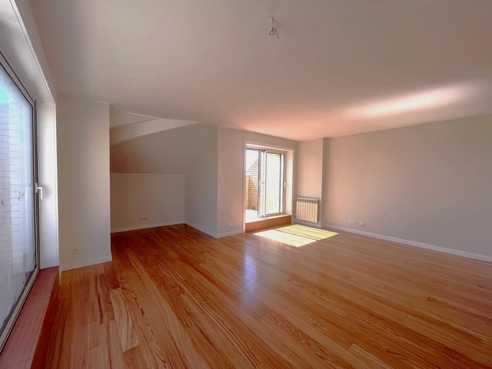 Apartamento T2 para Arrendamento em Aldoar, Foz do Douro e Nevogilde Foto 4