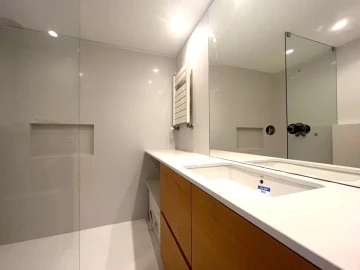 Apartamento T2 para Arrendamento em Aldoar, Foz do Douro e Nevogilde