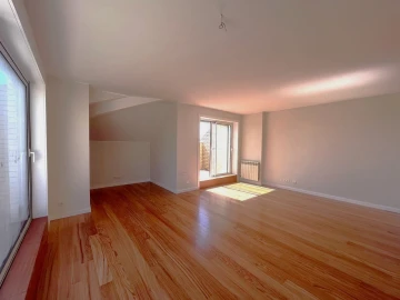 Apartamento T2 para Arrendamento em Aldoar, Foz do Douro e Nevogilde