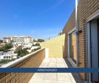 Apartamento T2 para Arrendamento em Aldoar, Foz do Douro e Nevogilde