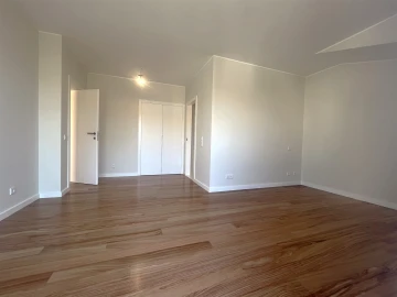 Apartamento T2 para Arrendamento em Aldoar, Foz do Douro e Nevogilde