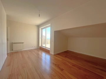 Apartamento T2 para Arrendamento em Aldoar, Foz do Douro e Nevogilde