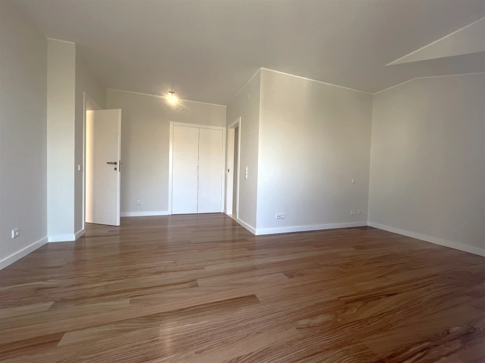 Apartamento T2 para Arrendamento em Aldoar, Foz do Douro e Nevogilde Foto 13