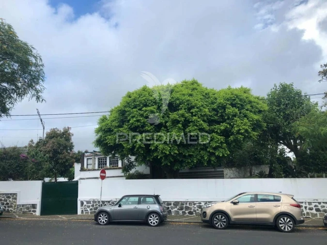 Moradia T3 para Venda em Angra (São Pedro) Foto 1