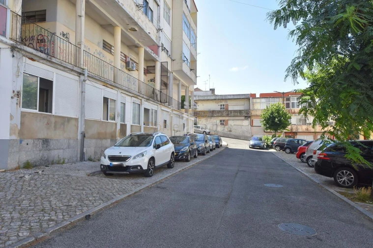Apartamento T3 para Venda em Agualva e Mira-Sintra Foto 22