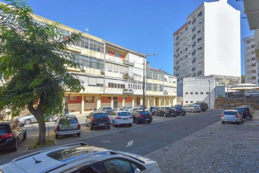 Apartamento T3 para Venda em Agualva e Mira-Sintra Foto 1
