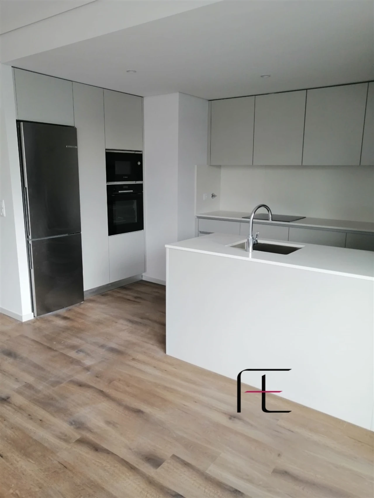 Apartamento T2 para Venda em Mafamude e Vilar do Paraíso Foto 4