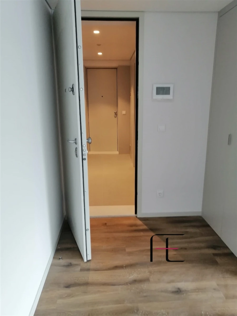 Apartamento T2 para Venda em Mafamude e Vilar do Paraíso Foto 17