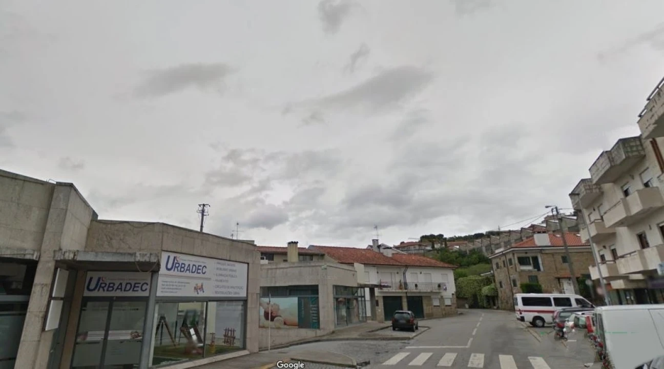 Armazém para Venda em Creixomil Foto 1