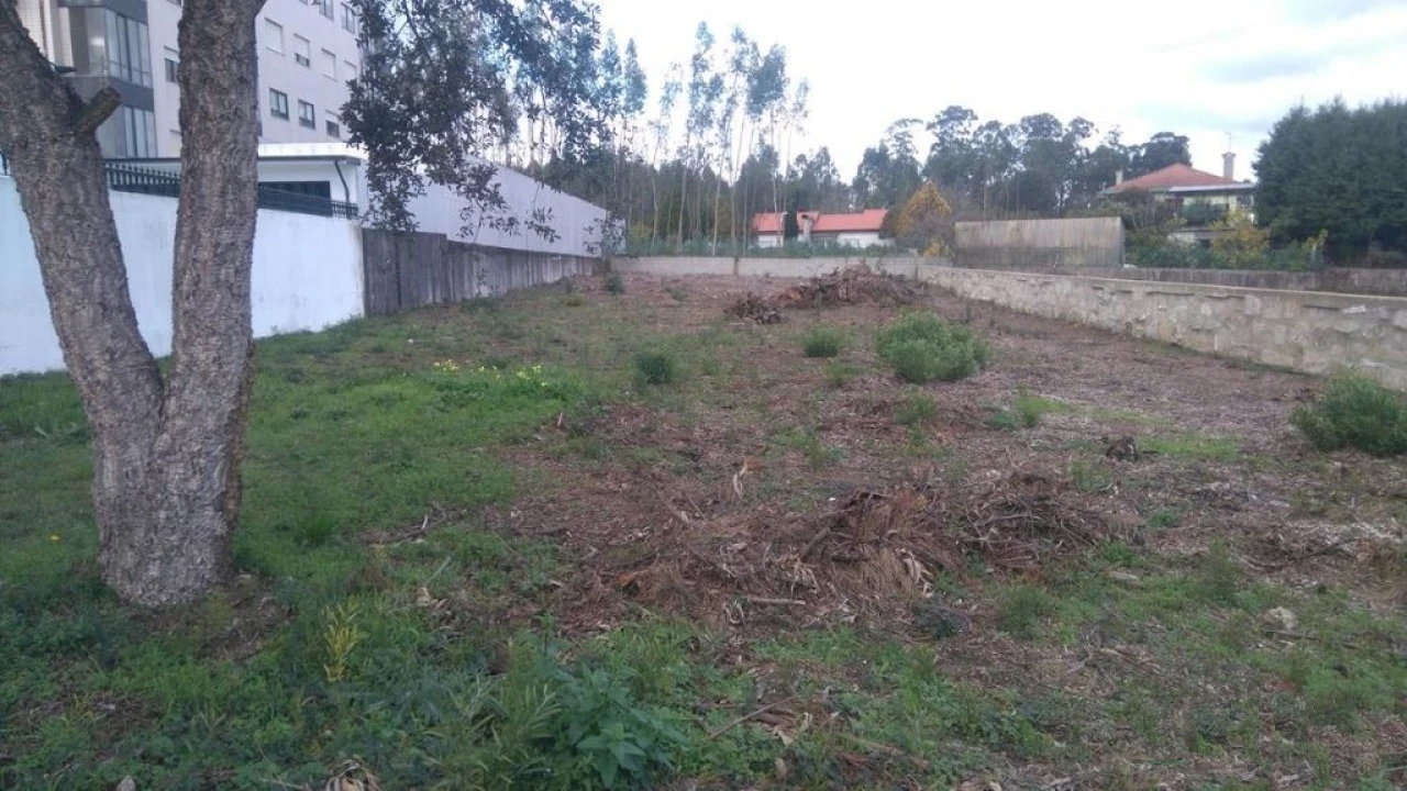 Terreno para Venda em Castêlo da Maia Foto 2