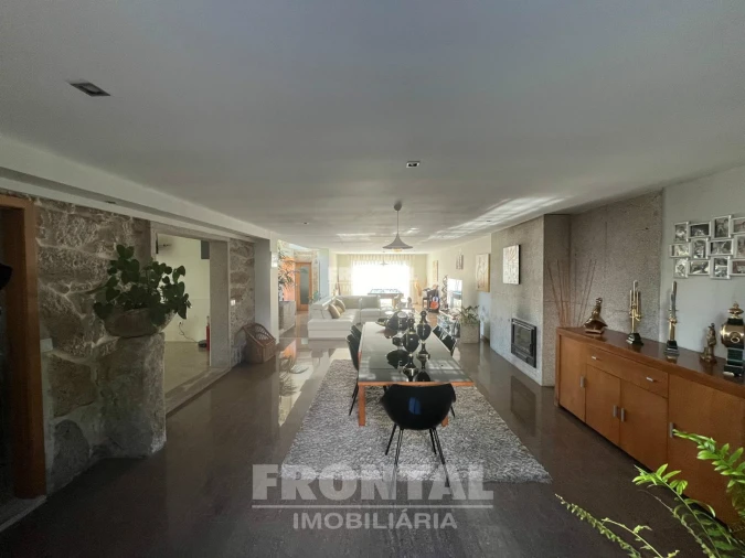 Moradia T3 para Venda em Fânzeres e São Pedro da Cova Foto 3