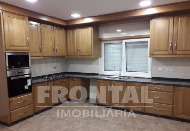 Moradia T4 para Venda em Mirandela