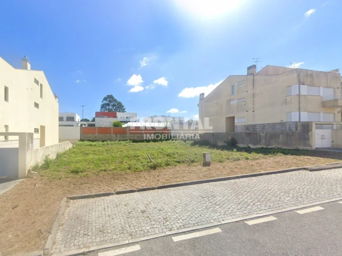 Terreno para Venda em Castêlo da Maia Foto 4