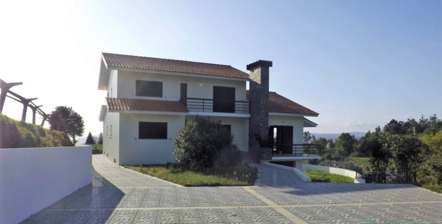 Moradia T4 para Venda em Sopo Foto 1