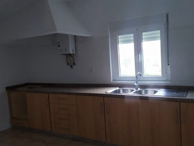 Moradia T2 para Venda em Fontoura Foto 7