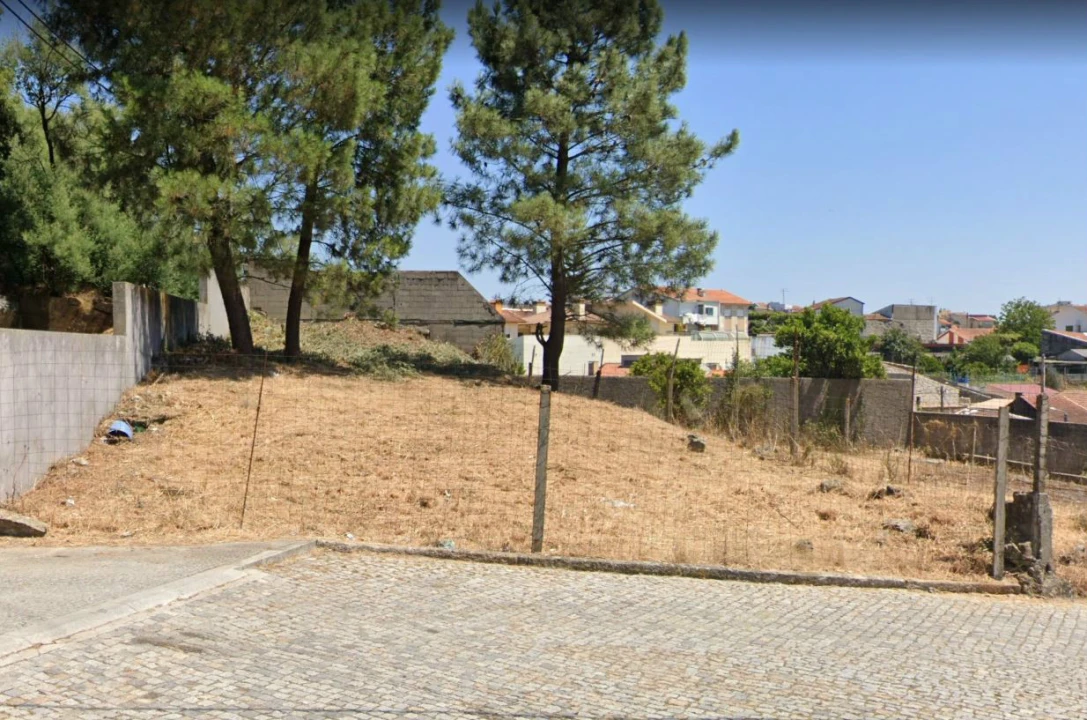 Terreno para Venda em Pedrouços Foto 2