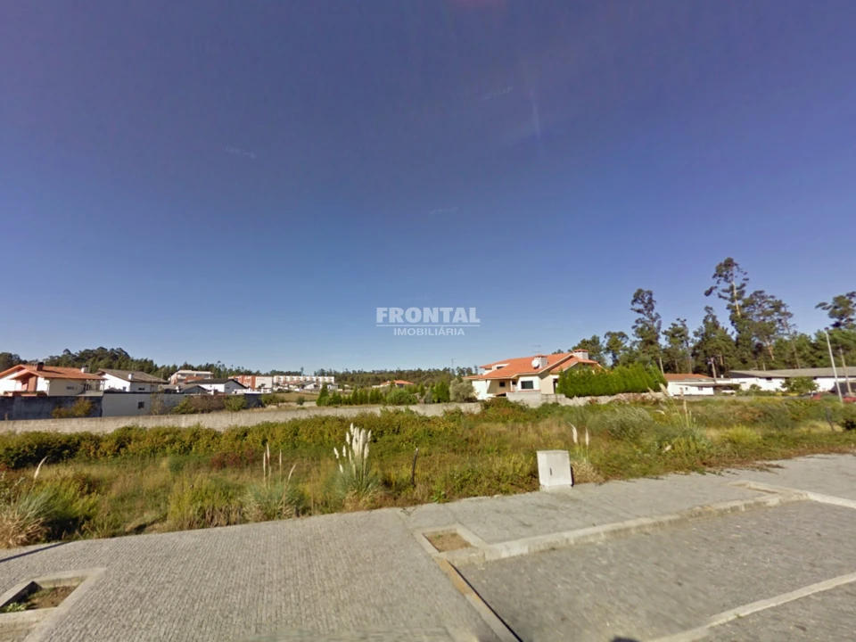 Terreno para Venda em Castêlo da Maia Foto 3