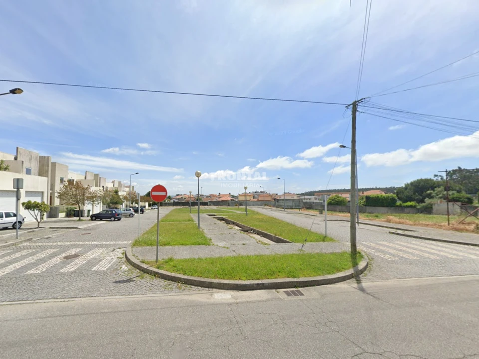 Terreno para Venda em Castêlo da Maia Foto 5