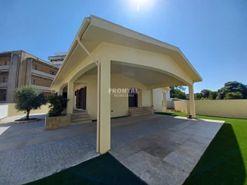 Moradia T5 para Venda em Gulpilhares e Valadares