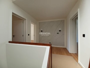 Moradia T5 para Venda em Gulpilhares e Valadares