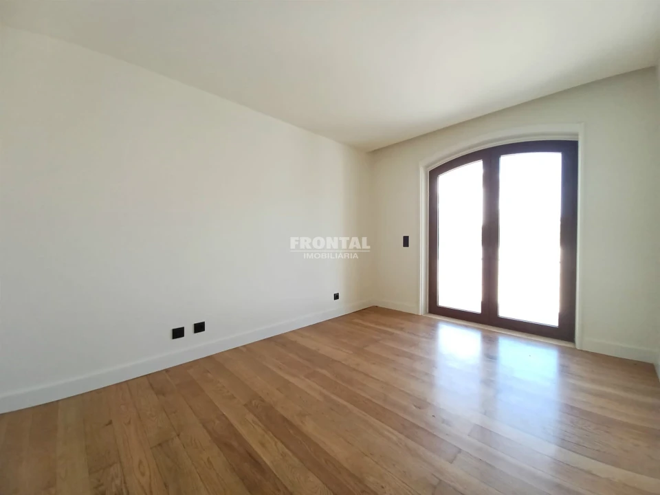 Moradia T5 para Venda em Gulpilhares e Valadares Foto 7