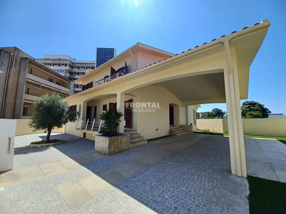 Moradia T5 para Venda em Gulpilhares e Valadares Foto 1