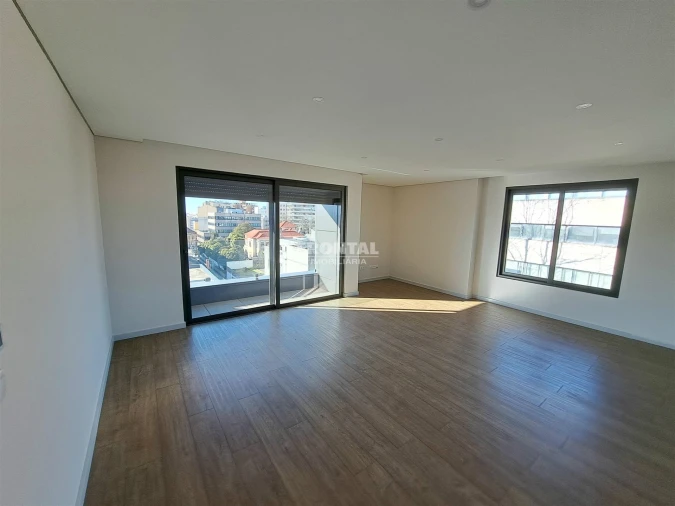Apartamento T3 para Venda em Cedofeita, Santo Ildefonso, Sé, Miragaia, São Nicolau e Vitória Foto 2