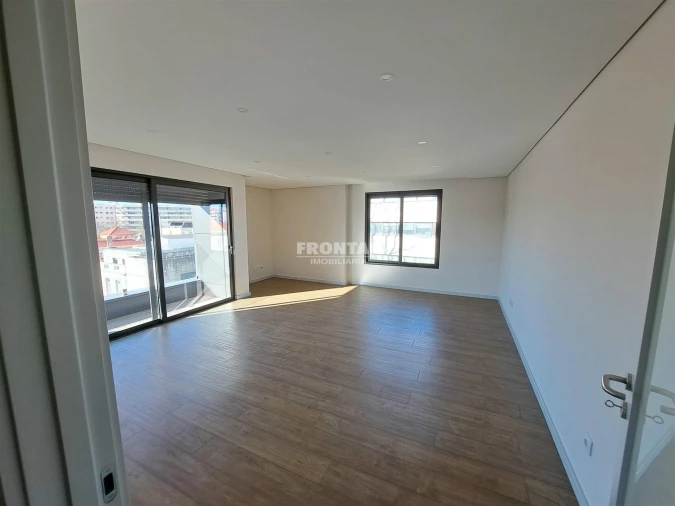 Apartamento T3 para Venda em Cedofeita, Santo Ildefonso, Sé, Miragaia, São Nicolau e Vitória Foto 4